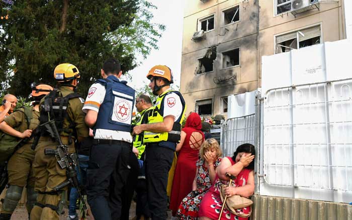 İşgalci İsrail Saldırıyor Filistin Savunmada