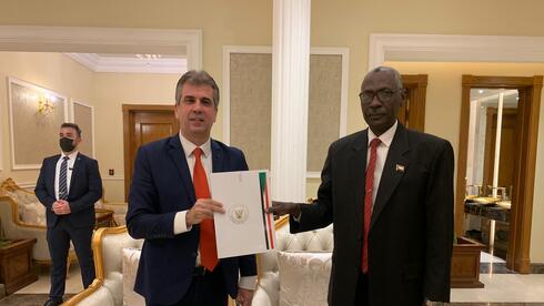 Siyonist İsrail'den Sudan’a ilk resmi ziyaret! Heyette istihbarat bakanının olması dikkat çekti…